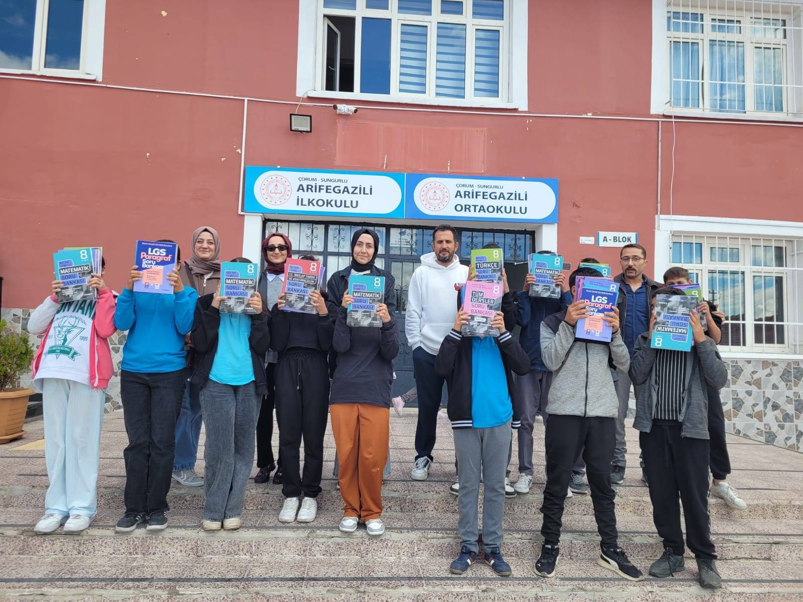 2025 yılı Çorum Sungurlu Arifegazili Ortaokulu Öğrencilere Yardımcı Kaynak Kitap Desteği